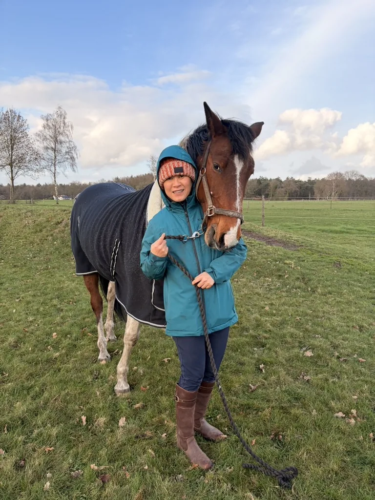Aling Wu, holistic horse practitioner based in Riethoven